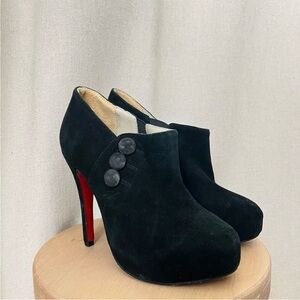 CHRISTIAN LOUBOUTIN Suede Button Side Platform Ankle Heeled Booties Sz 37 Black